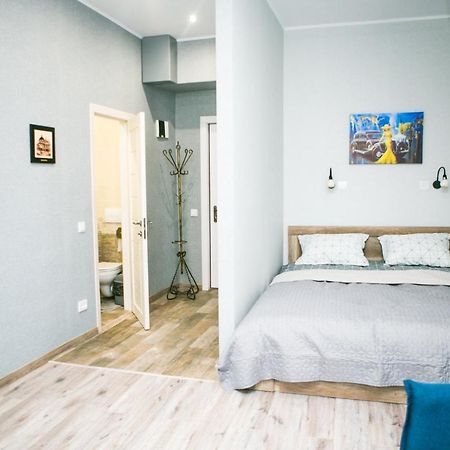 Luxury Flat In Downtown Lägenhet Lviv Exteriör bild