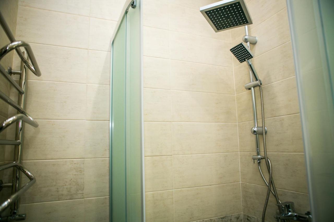 Luxury Flat In Downtown Lägenhet Lviv Exteriör bild