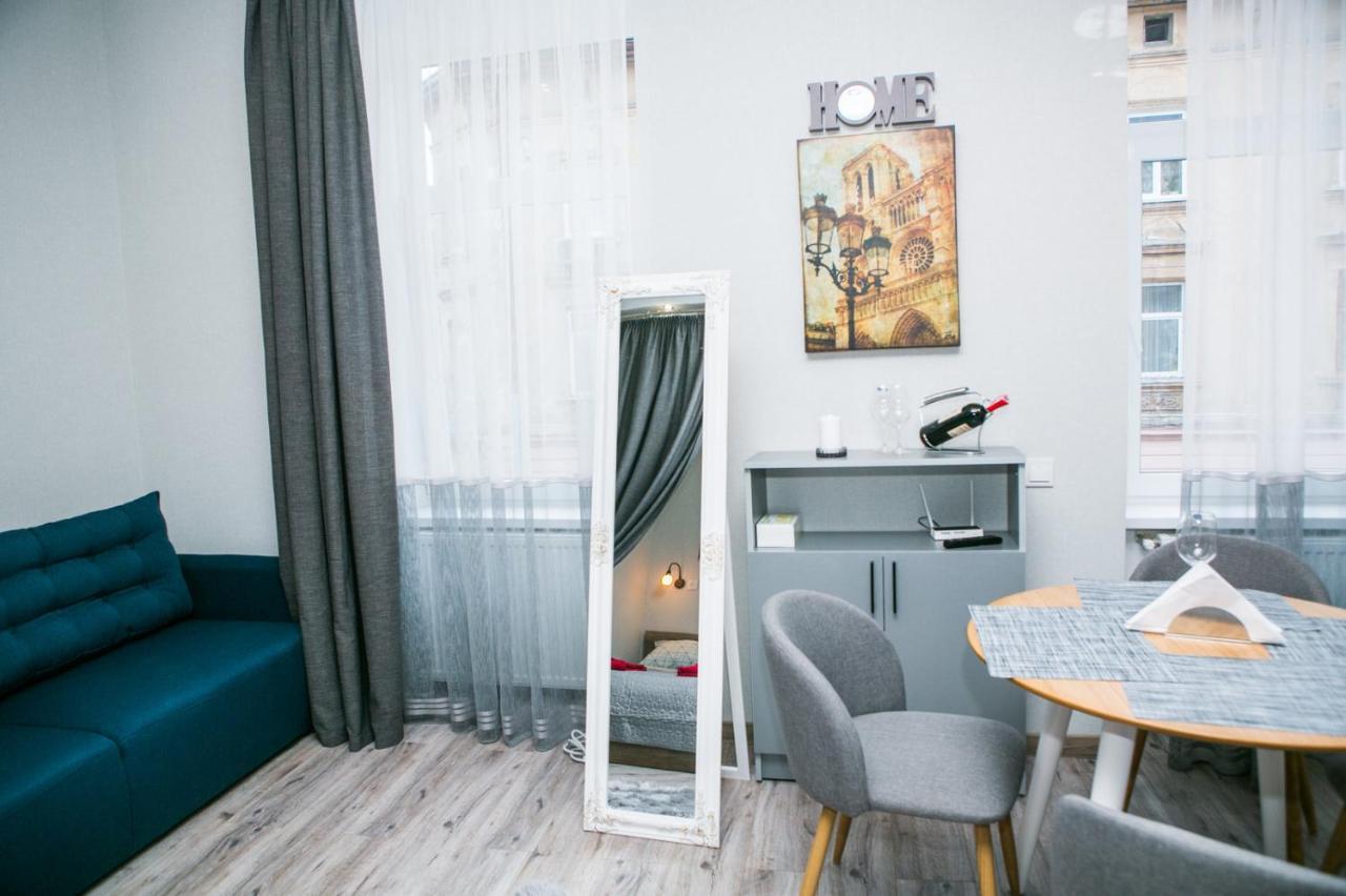 Luxury Flat In Downtown Lägenhet Lviv Exteriör bild