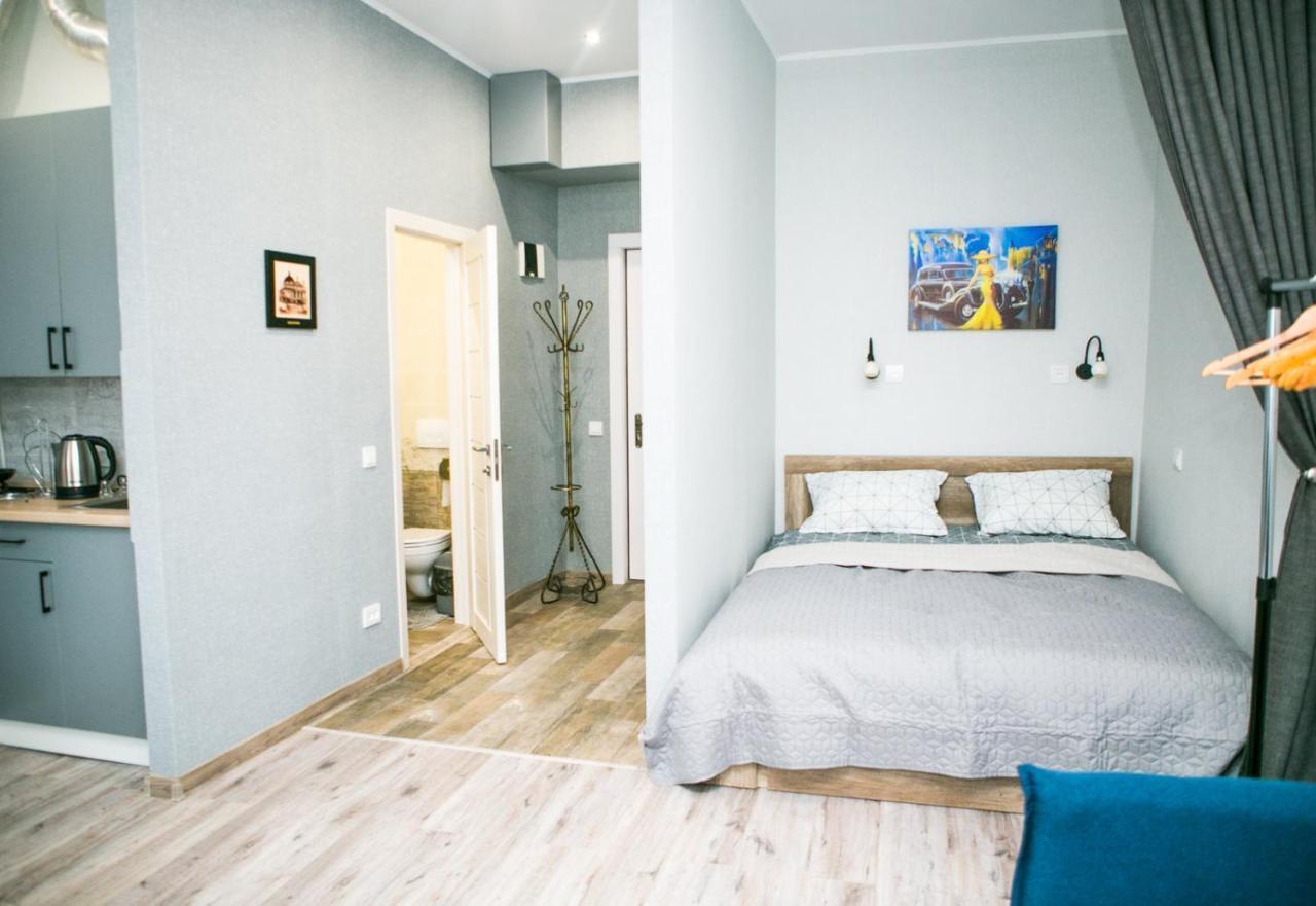 Luxury Flat In Downtown Lägenhet Lviv Exteriör bild