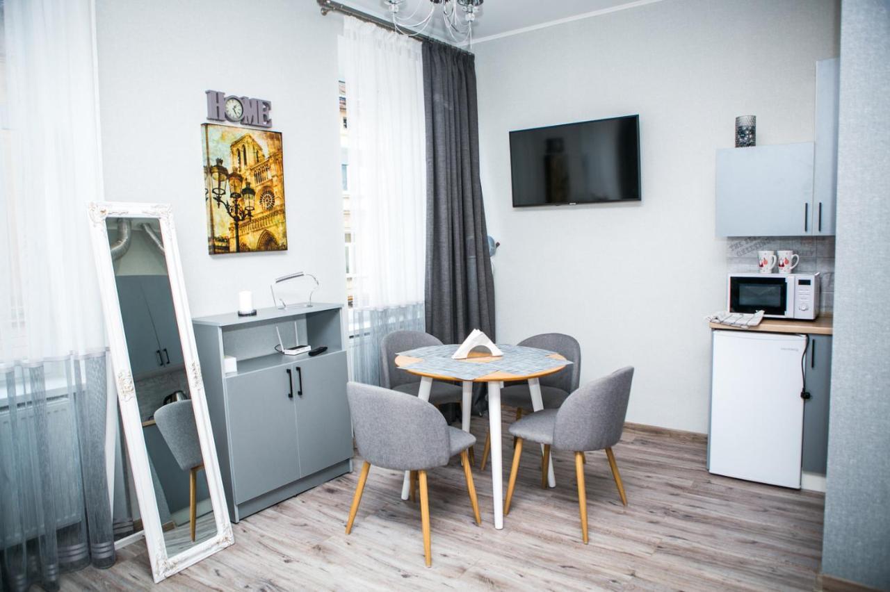 Luxury Flat In Downtown Lägenhet Lviv Exteriör bild
