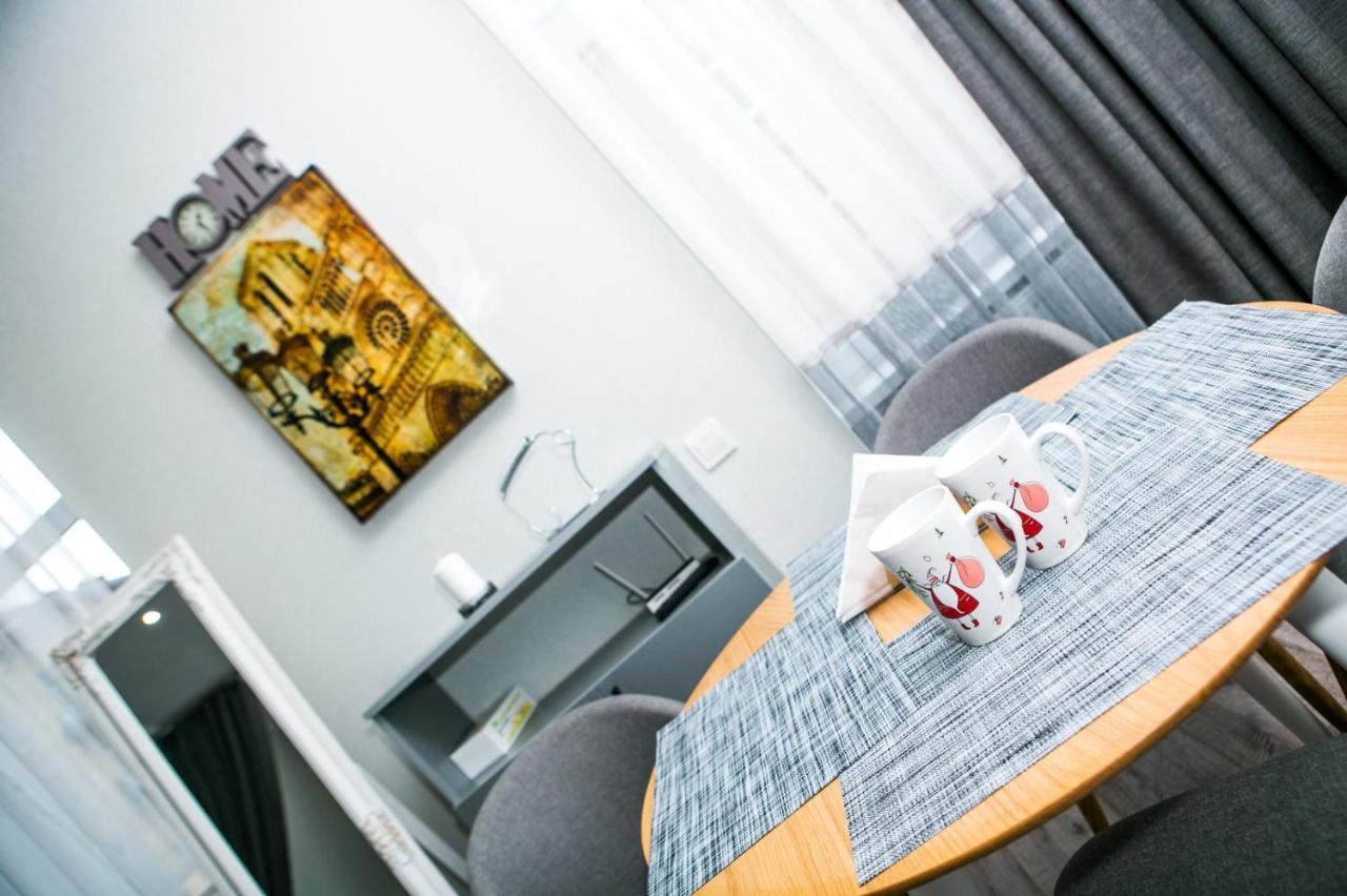 Luxury Flat In Downtown Lägenhet Lviv Exteriör bild