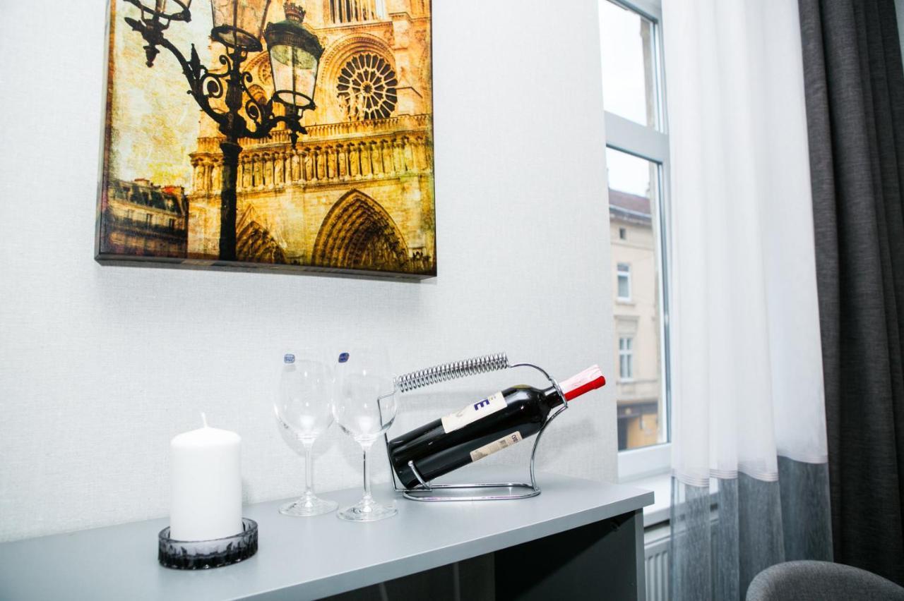Luxury Flat In Downtown Lägenhet Lviv Exteriör bild