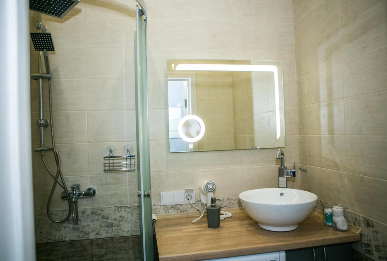 Luxury Flat In Downtown Lägenhet Lviv Exteriör bild